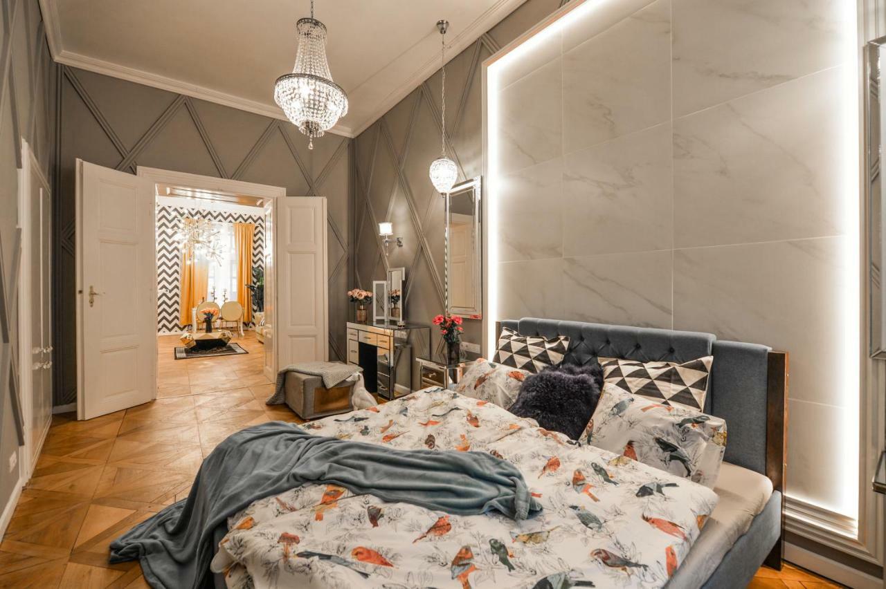 Dali Wenceslas Square Apartment Прага Екстер'єр фото