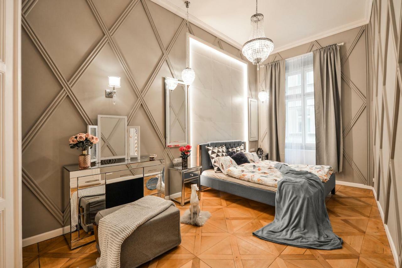 Dali Wenceslas Square Apartment Прага Екстер'єр фото