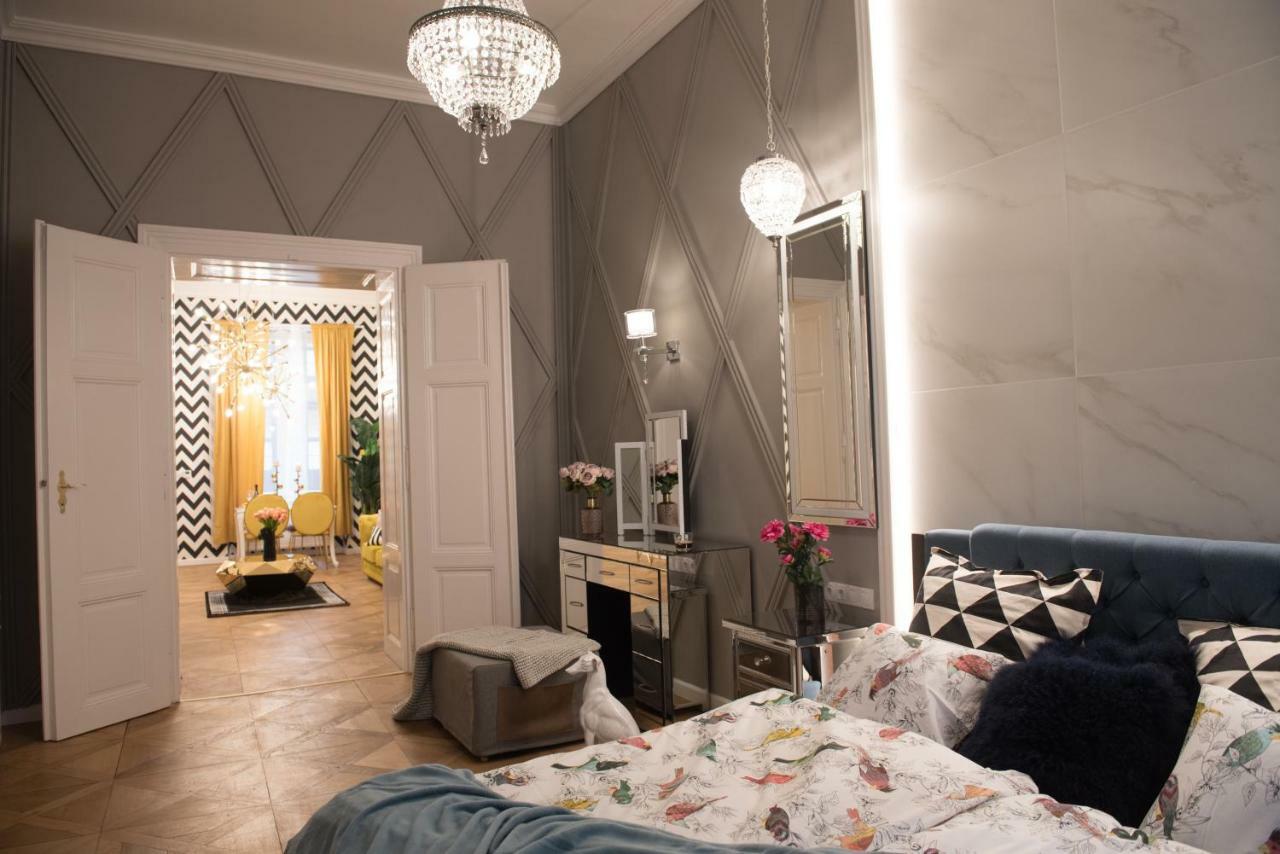 Dali Wenceslas Square Apartment Прага Екстер'єр фото